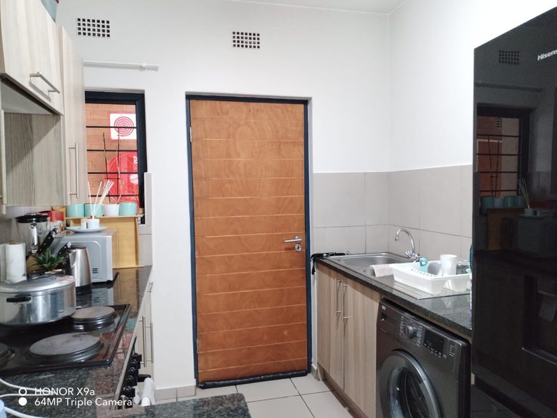 2-bedroom and 1-bathroom ground-floor apartment  - Photo 2