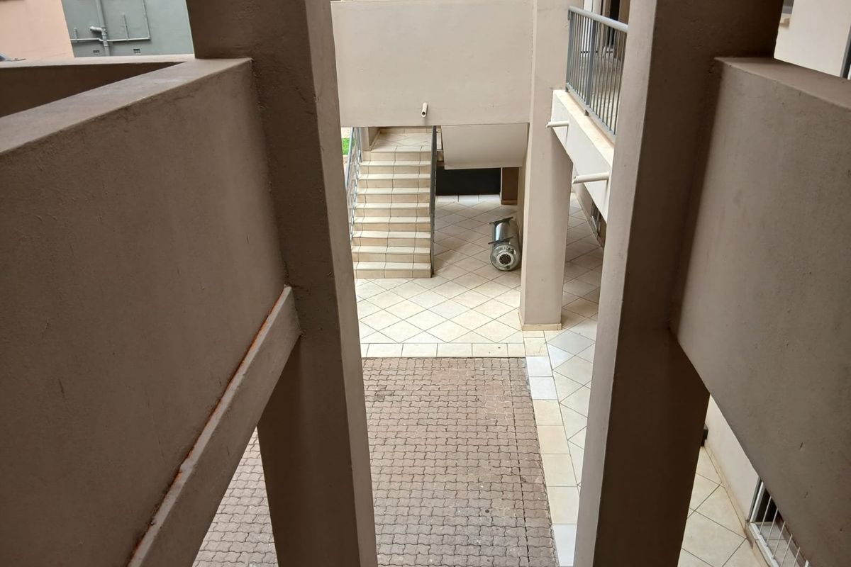 2 Bedroom Apartment in Jabulani Manor - Photo 4