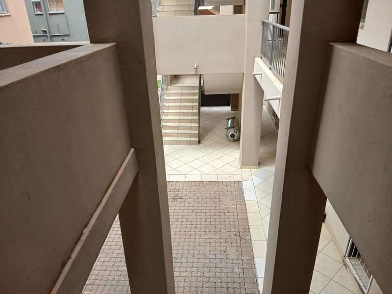 2 Bedroom Apartment in Jabulani Manor - Photo 4