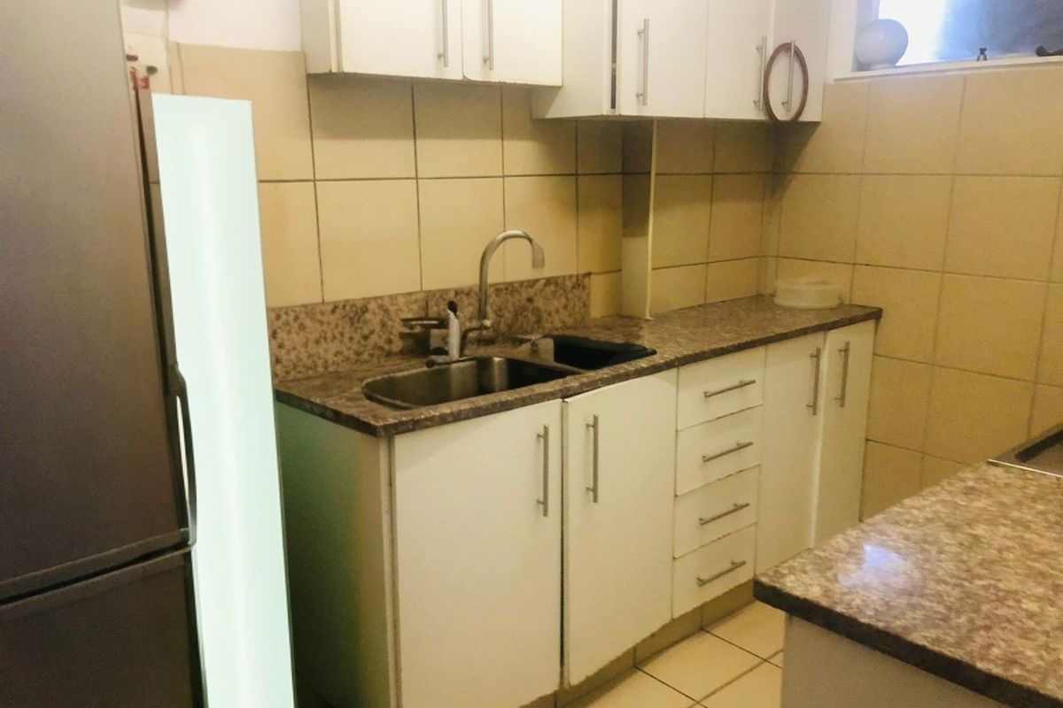 1.5 Bedrooms, 1 Bathroom Apartment For Sale In North Beach, Durban - Photo 2