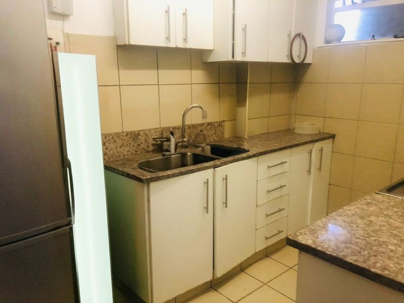 1.5 Bedrooms, 1 Bathroom Apartment For Sale In North Beach, Durban - Photo 2