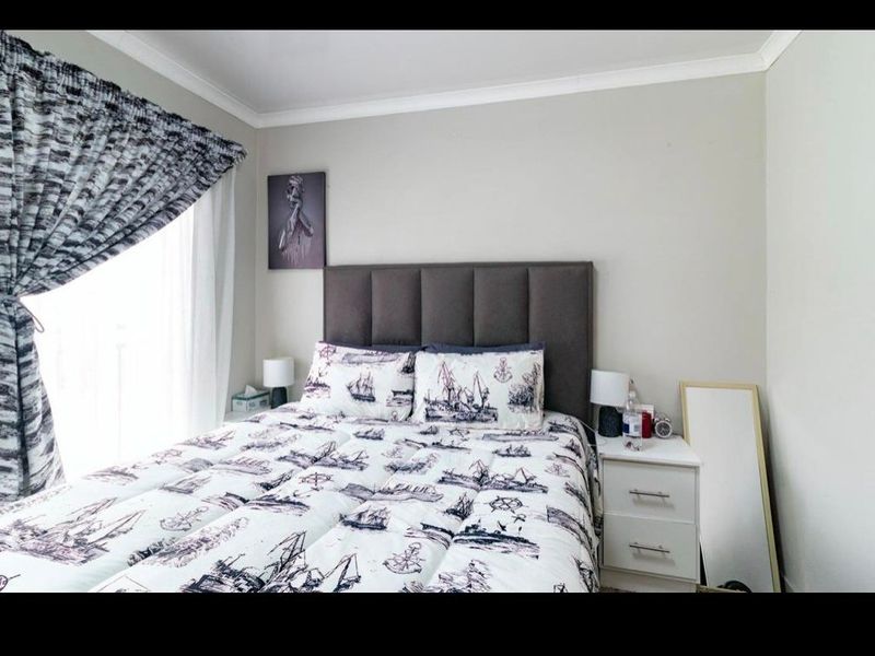 Spacious 3 Bedrooms and 2 bathrooms First Floor Apartment For Sale - Photo 8