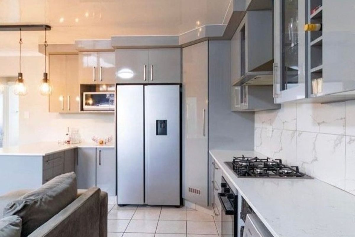 Spacious 3 Bedrooms and 2 bathrooms First Floor Apartment For Sale - Photo 2