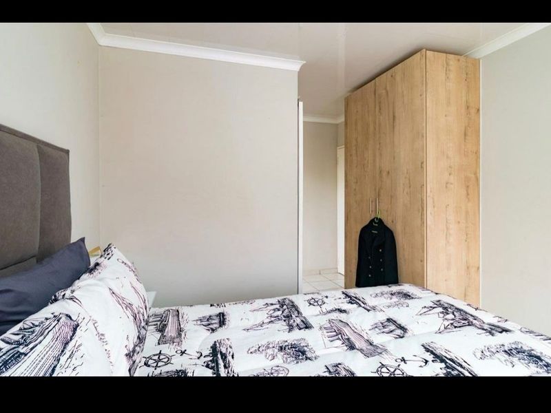 Spacious 3 Bedrooms and 2 bathrooms First Floor Apartment For Sale - Photo 7