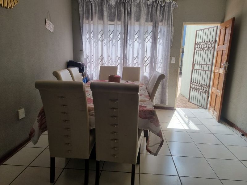 THREE BEDROOM DUPLEX TOWNHOUSE IN MOREGLOED POLOKWANE - Photo 8