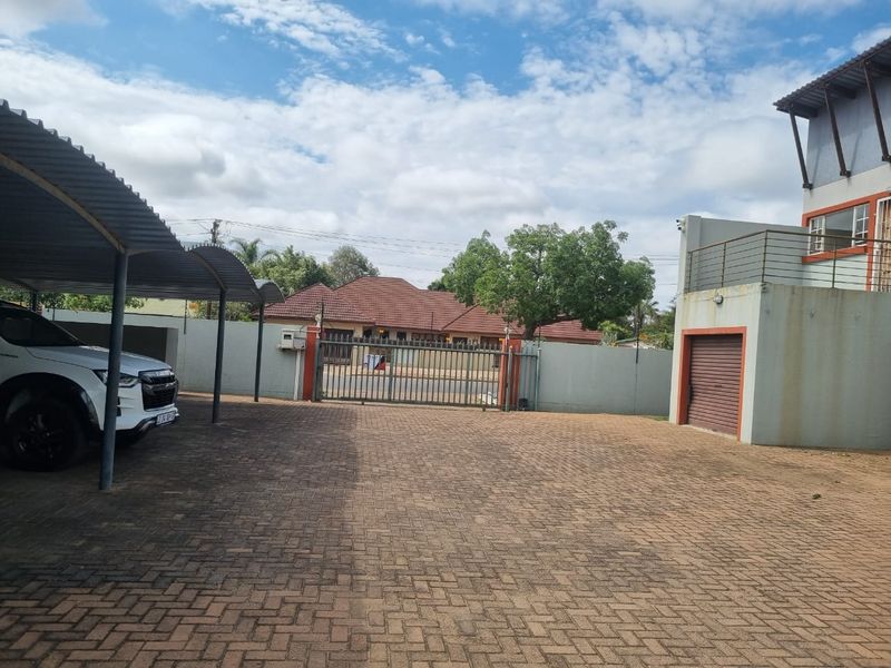 THREE BEDROOM DUPLEX TOWNHOUSE IN MOREGLOED POLOKWANE - Photo 7