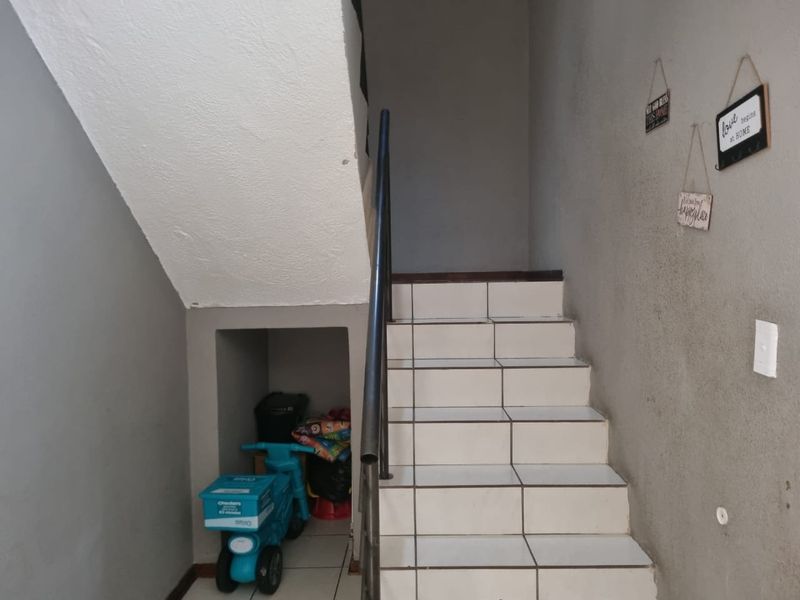 THREE BEDROOM DUPLEX TOWNHOUSE IN MOREGLOED POLOKWANE - Photo 5