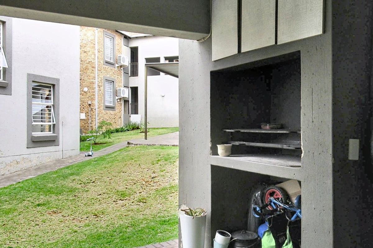 2 Bedroom Apartment For Sale – Wilgeheuwel, Roodepoort, Gauteng - Photo 4