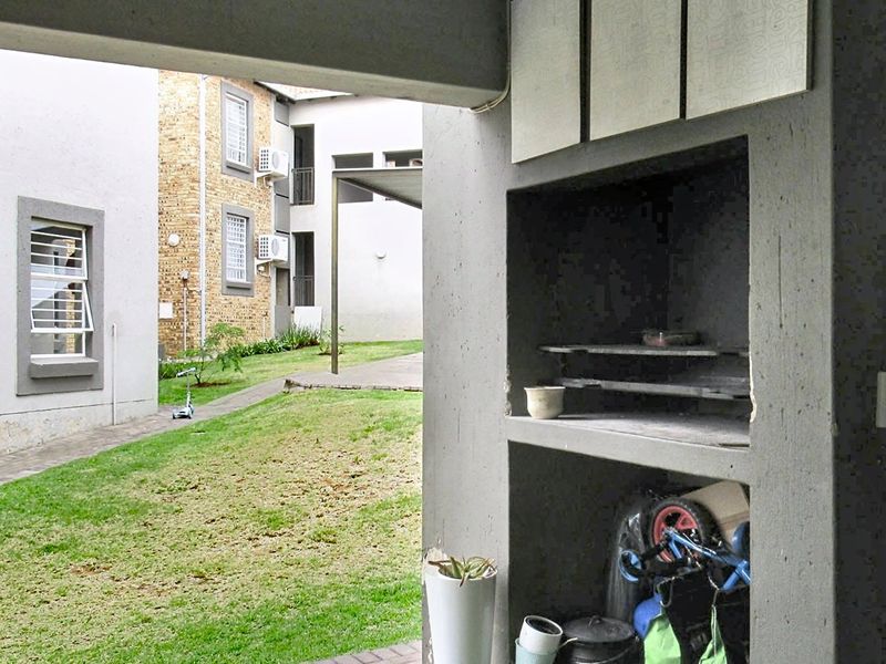 2 Bedroom Apartment For Sale – Wilgeheuwel, Roodepoort, Gauteng - Photo 4