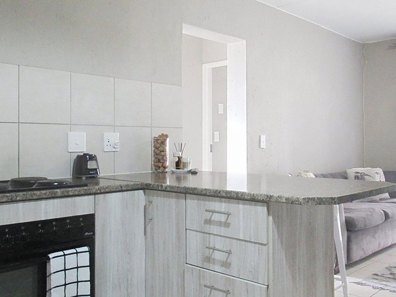 2 Bedroom Apartment For Sale – Wilgeheuwel, Roodepoort, Gauteng - Photo 2