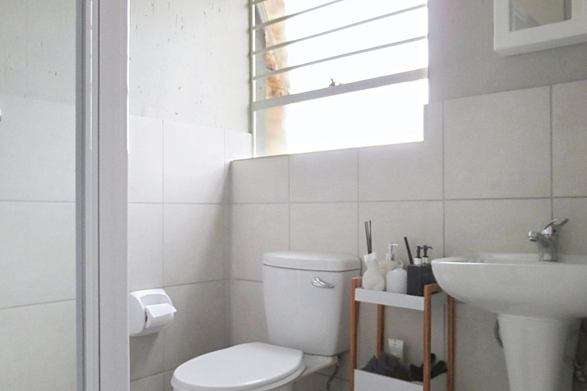 2 Bedroom Apartment For Sale – Wilgeheuwel, Roodepoort, Gauteng - Photo 5