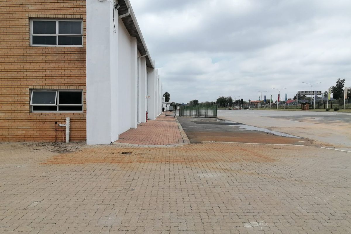 4750 SQUARE METERS COMMERCIAL BUSINESS PROPERTY FOR RENTAL - Photo 4