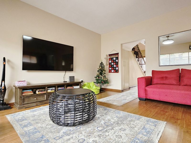 A delightful duplex unit in a well-maintained development. - Photo 10