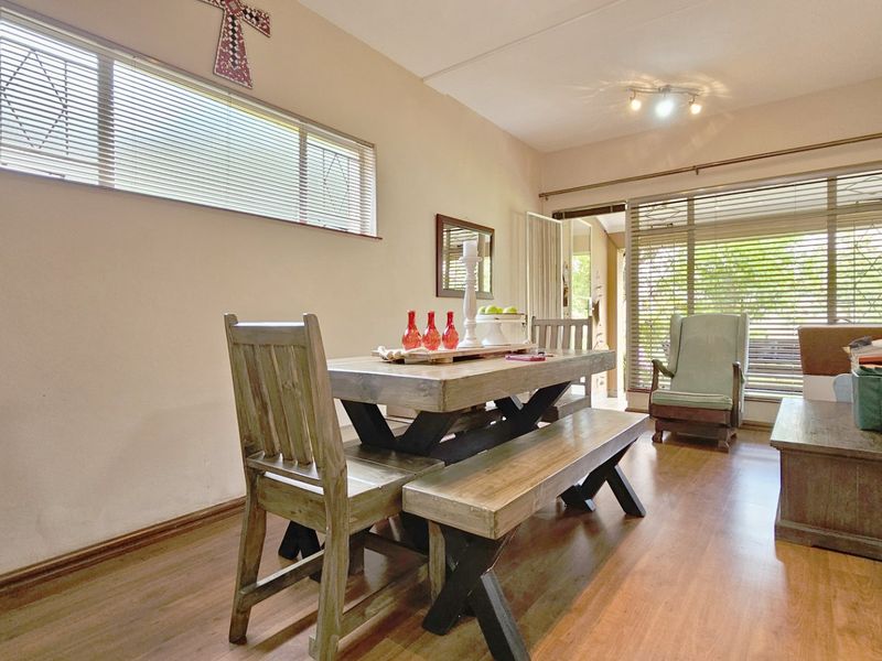 A delightful duplex unit in a well-maintained development. - Photo 8