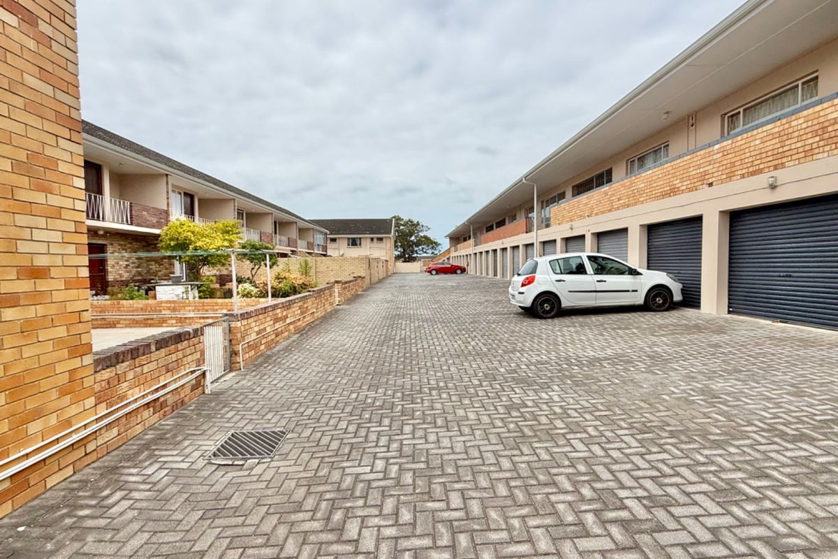 Neat, secure an very spacious  - Photo 5