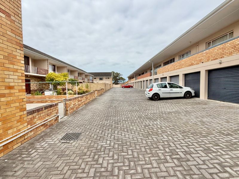 Neat, secure an very spacious  - Photo 5