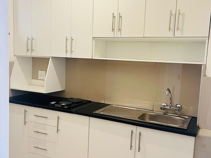 Bachelor apartment to Let in Glenwood - Photo 4