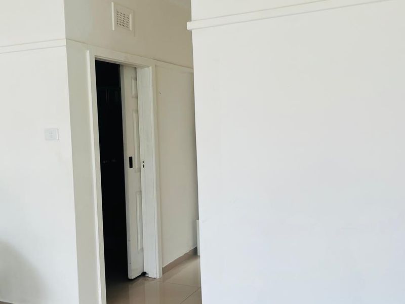 Bachelor apartment to Let in Glenwood - Photo 8