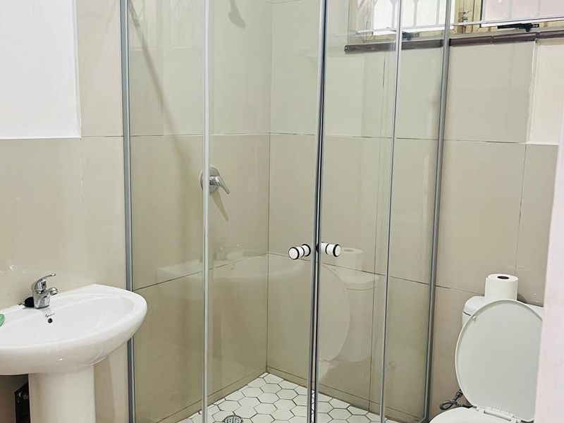 Bachelor apartment to Let in Glenwood - Photo 7