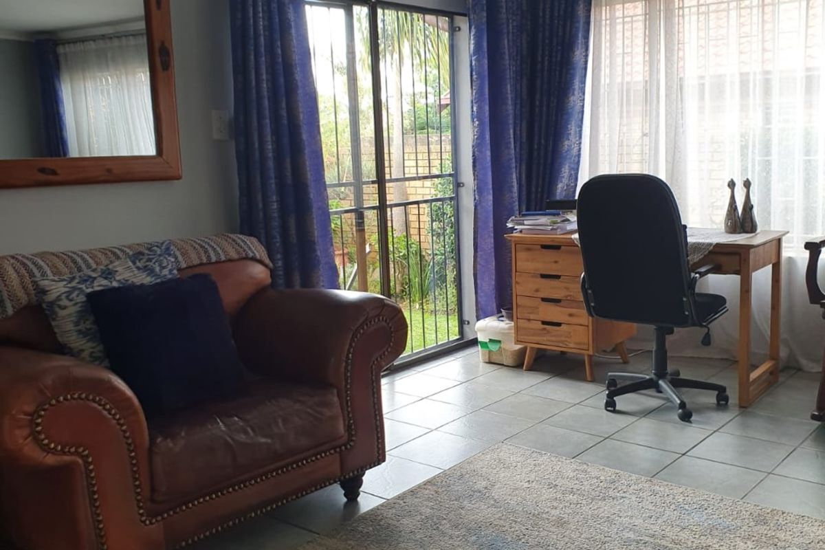 Elegant 3 Bedroom Townhouse in Secure Gated Community - Photo 2