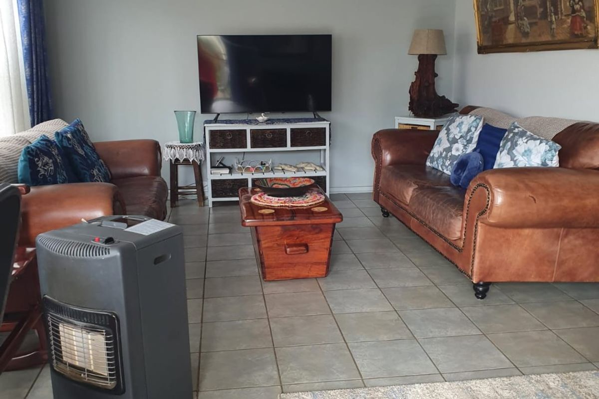 Elegant 3 Bedroom Townhouse in Secure Gated Community - Photo 3