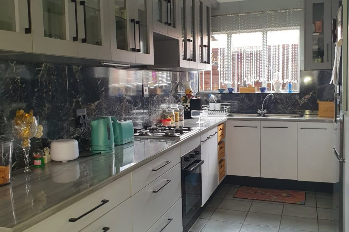 Elegant 3 Bedroom Townhouse in Secure Gated Community - Photo 5