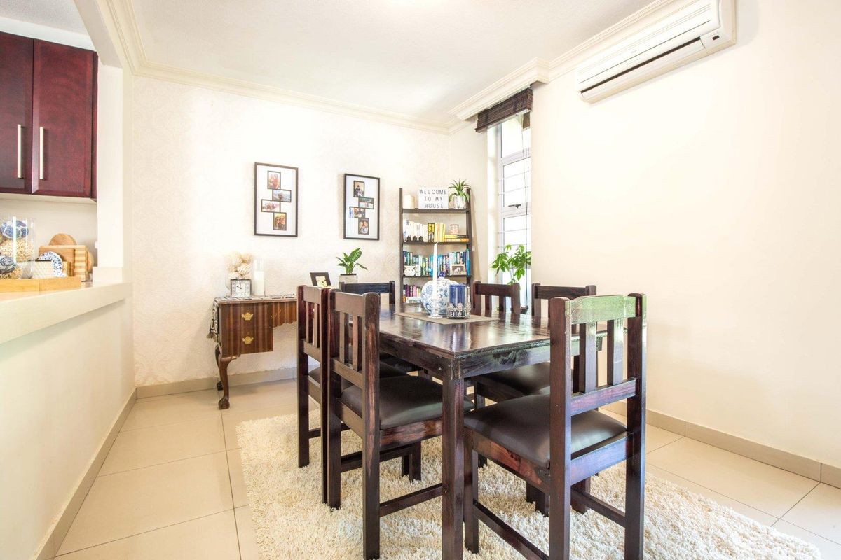 For Sale in Sunningdale, 3 bedroom, pet friendly garden duplex. - Photo 5