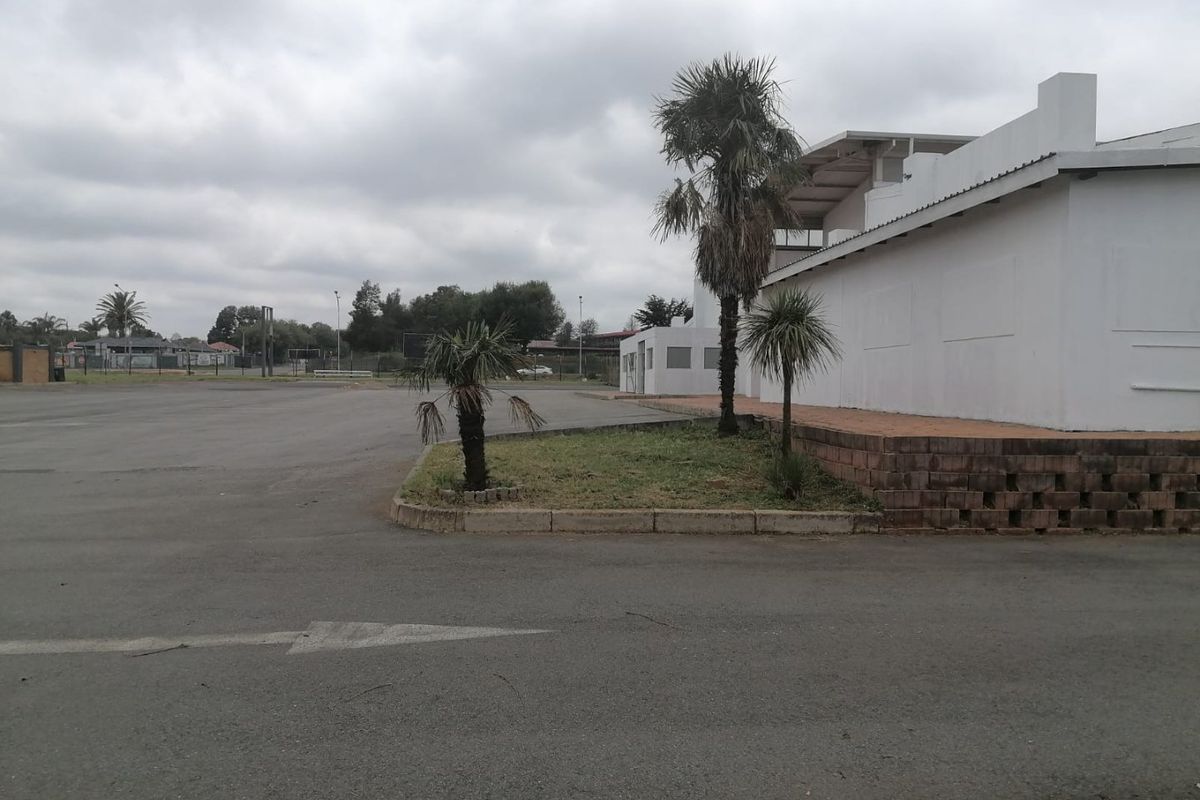 15 954 SQUARE METERS MIXED USE BUSINESS PROPERTY FOR SALE - Photo 5