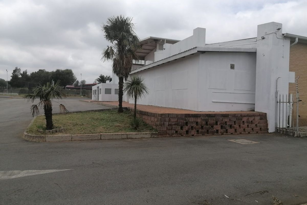 15 954 SQUARE METERS MIXED USE BUSINESS PROPERTY FOR SALE - Photo 3