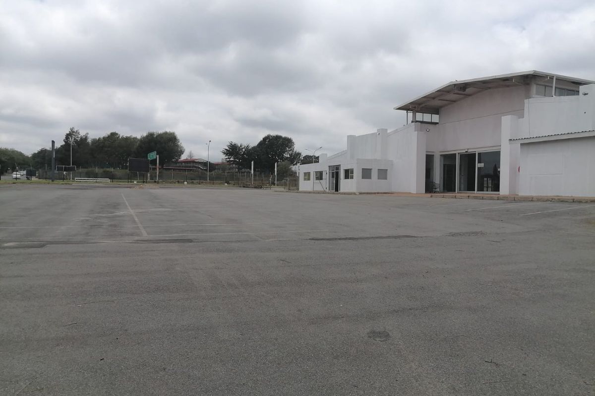 15 954 SQUARE METERS MIXED USE BUSINESS PROPERTY FOR SALE - Photo 2