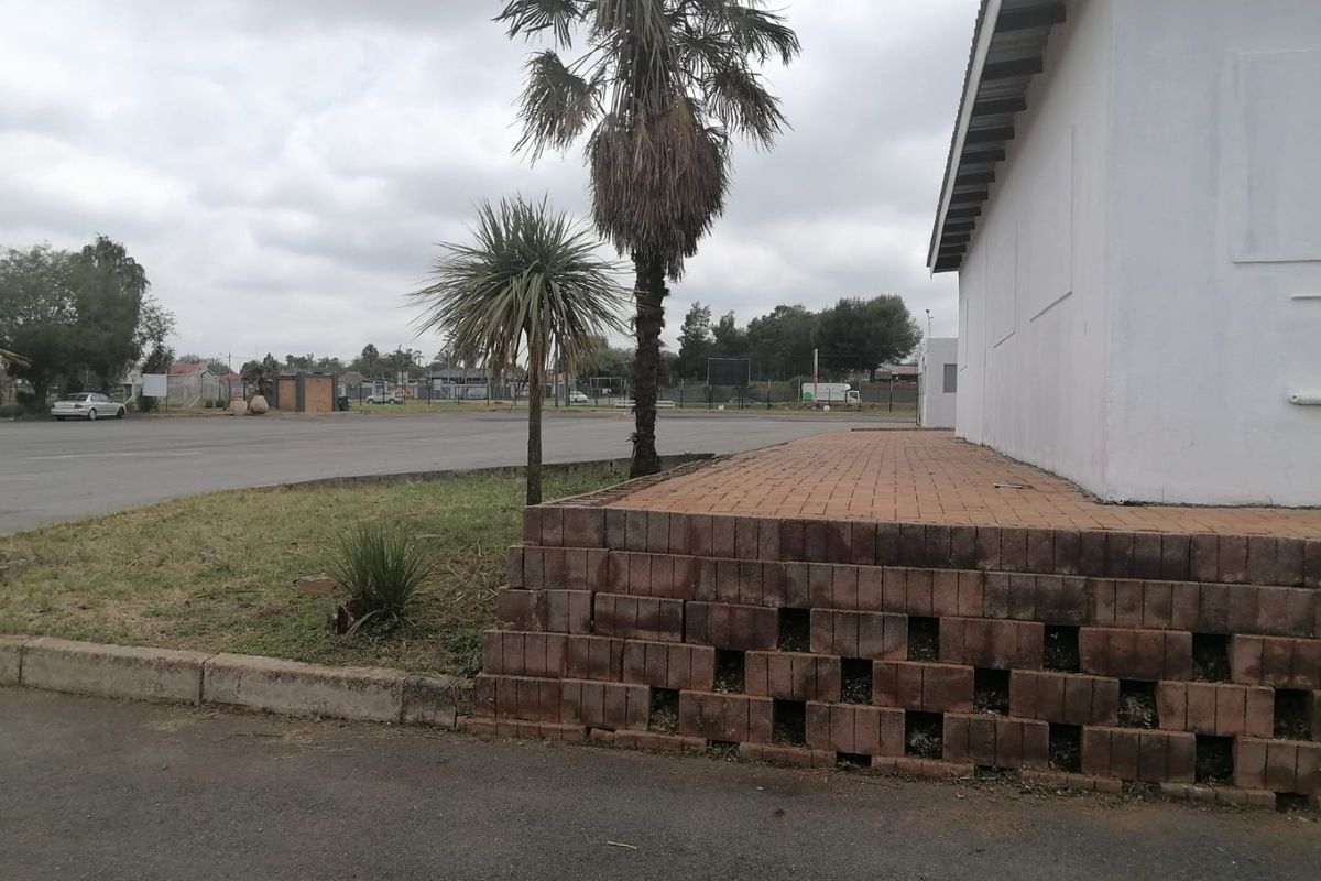 15 954 SQUARE METERS MIXED USE BUSINESS PROPERTY FOR SALE - Photo 4