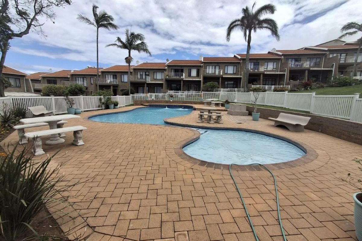 Beautiful Spacious Duplex in a Prime Location, with Upper Ocean Views, one street from the Beach and Walking distance to Shopping amenities. - Photo 2