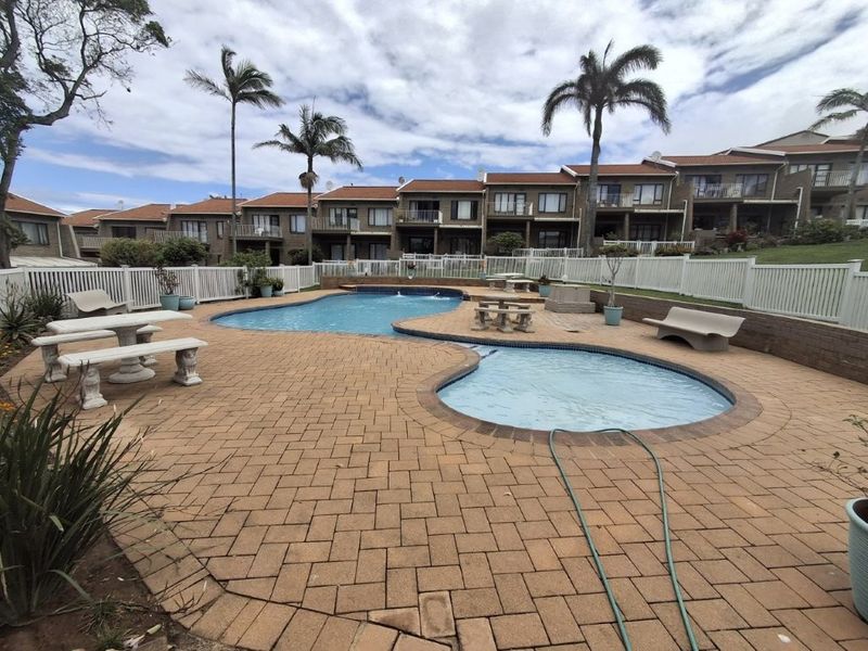 Beautiful Spacious Duplex in a Prime Location, with Upper Ocean Views, one street from the Beach and Walking distance to Shopping amenities. - Photo 2