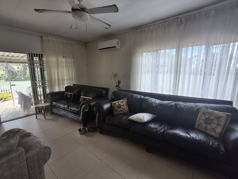 Beautiful Spacious Duplex in a Prime Location, with Upper Ocean Views, one street from the Beach and Walking distance to Shopping amenities. - Photo 7