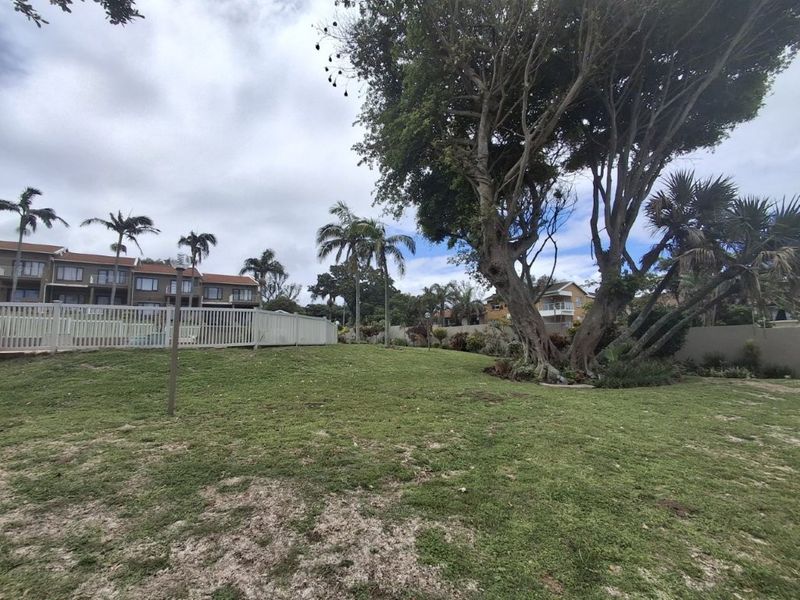 Beautiful Spacious Duplex in a Prime Location, with Upper Ocean Views, one street from the Beach and Walking distance to Shopping amenities. - Photo 4