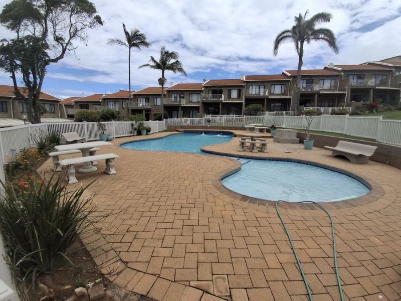 Beautiful Spacious Duplex in a Prime Location, with Upper Ocean Views, one street from the Beach and Walking distance to Shopping amenities. - Photo 3
