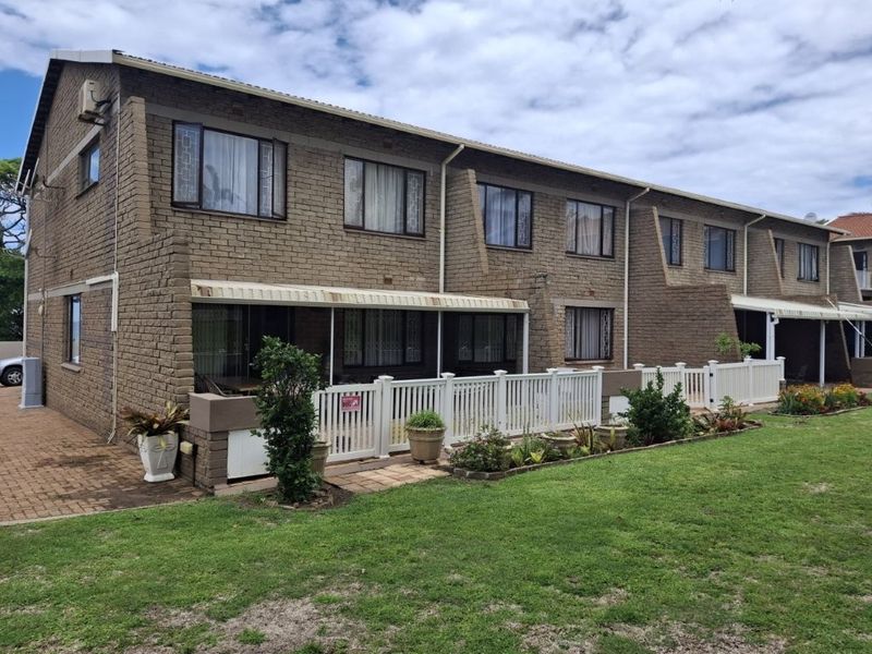 Beautiful Spacious Duplex in a Prime Location, with Upper Ocean Views, one street from the Beach and Walking distance to Shopping amenities. - Photo 1