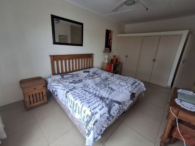 Beautiful Spacious Duplex in a Prime Location, with Upper Ocean Views, one street from the Beach and Walking distance to Shopping amenities. - Photo 10