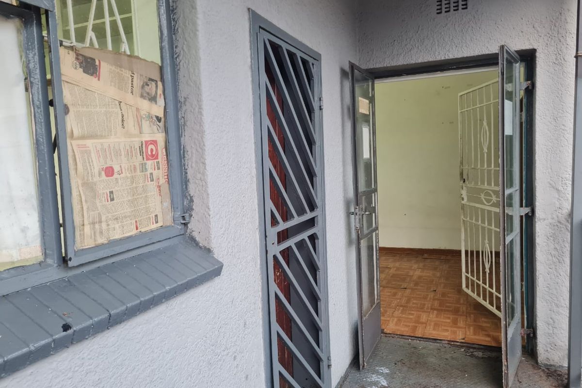 1 Bedroom Apartment - Photo 2