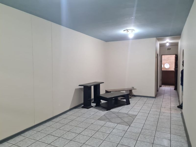 2 Bedroom Apartment - Photo 8