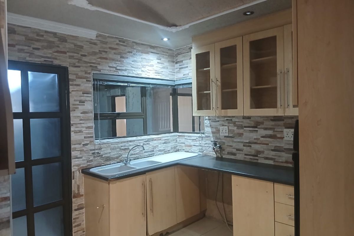 Spacious 3-Bedroom Rental Property in Naledi - Photo 5