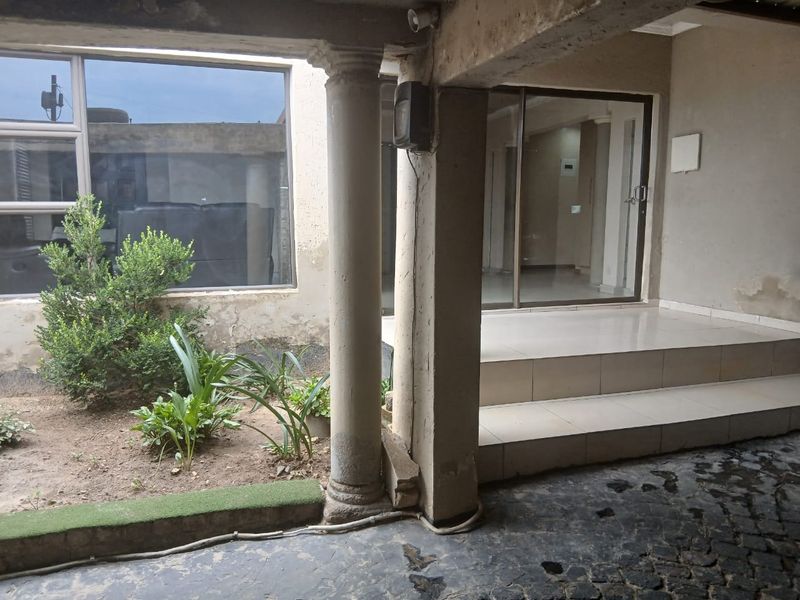 Spacious 3-Bedroom Rental Property in Naledi - Photo 3