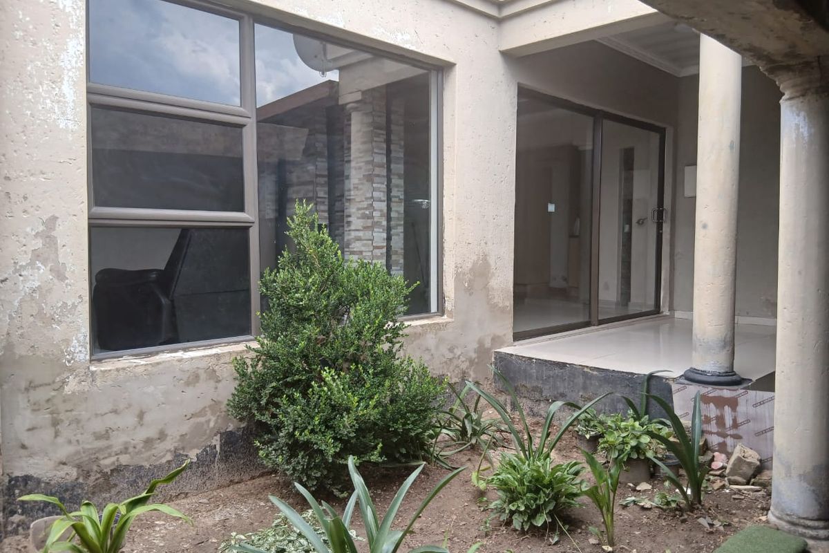 Spacious 3-Bedroom Rental Property in Naledi - Photo 2