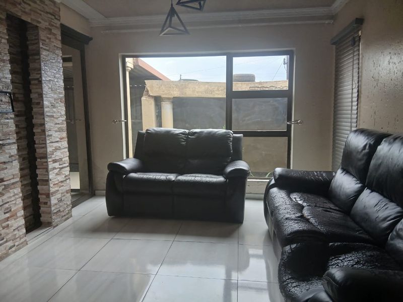 Spacious 3-Bedroom Rental Property in Naledi - Photo 9