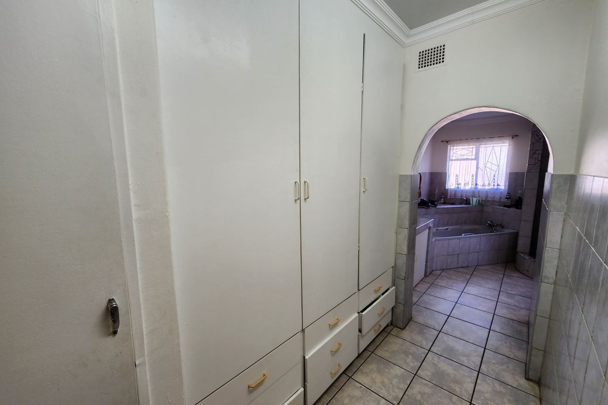 Big Recently Painted Family Home with Borehole - Photo 3