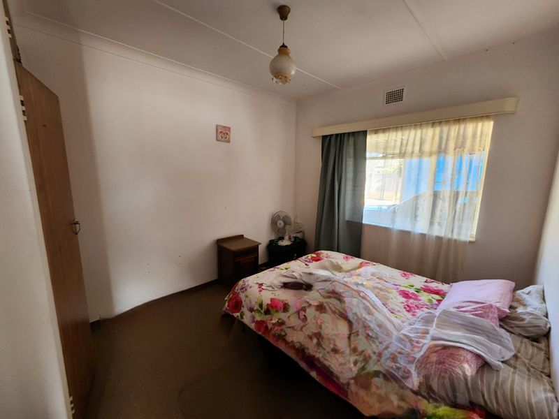 Big Recently Painted Family Home with Borehole - Photo 10