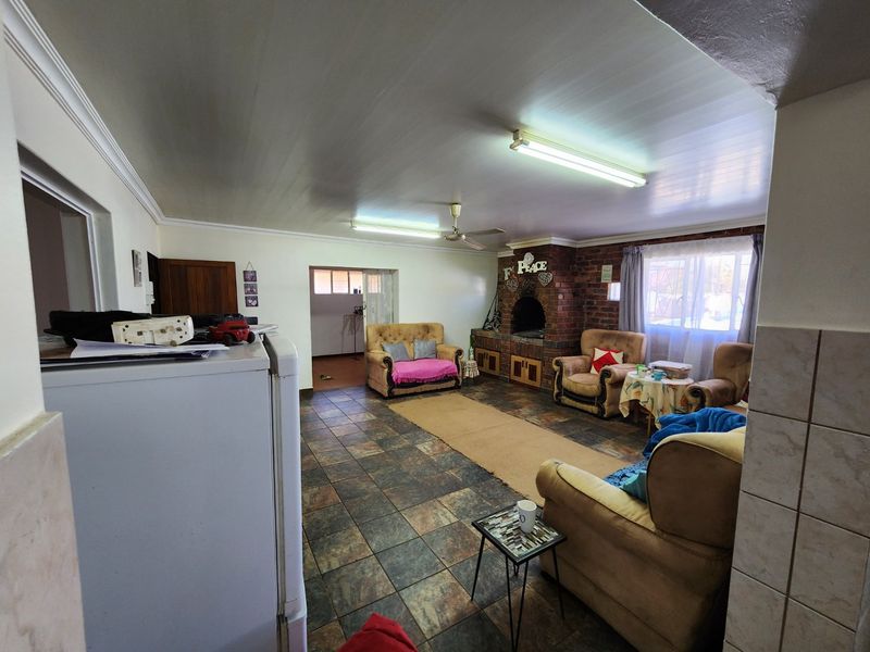 Big Recently Painted Family Home with Borehole - Photo 6