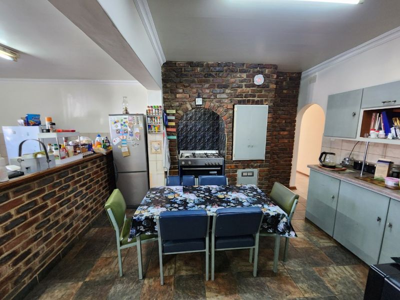 Big Recently Painted Family Home with Borehole - Photo 7