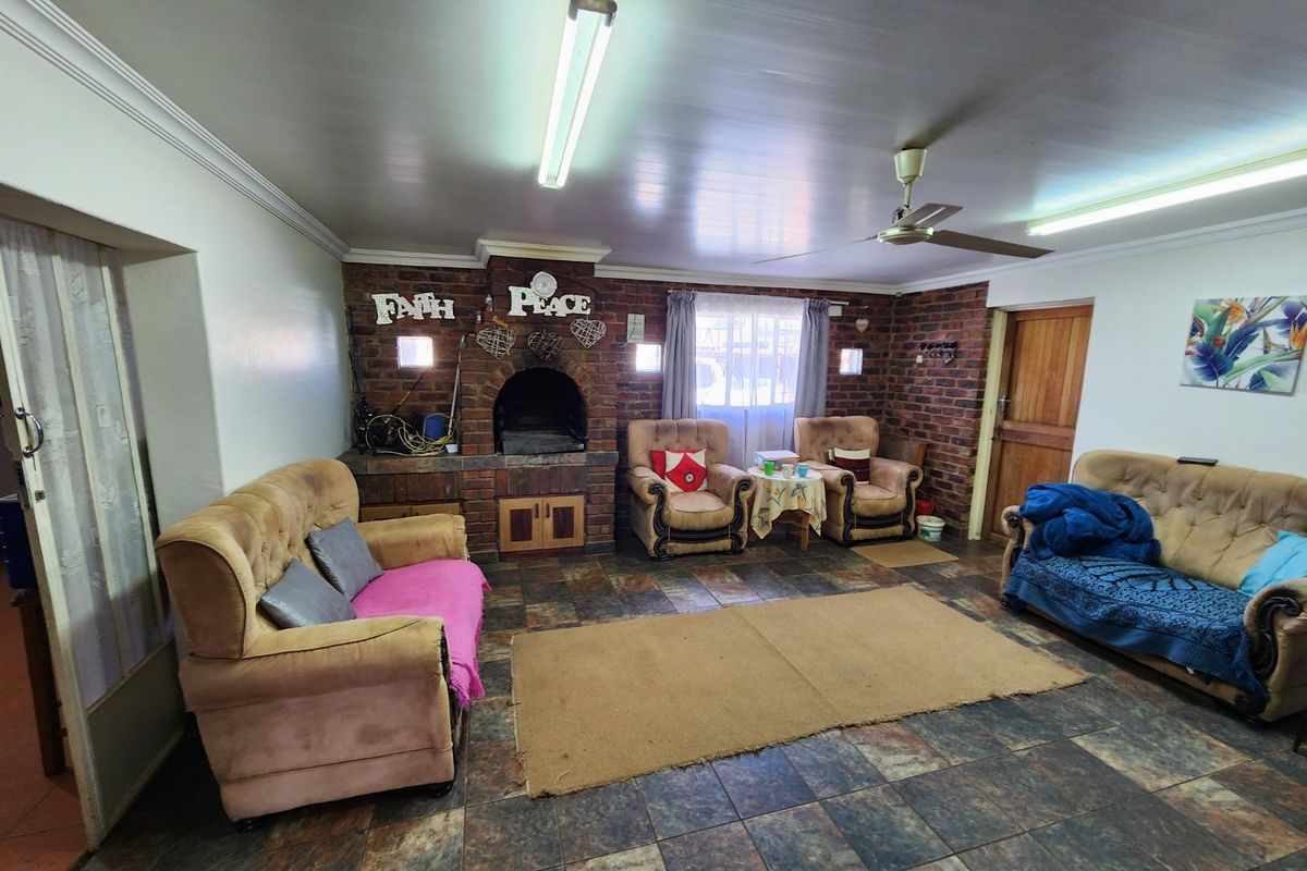 Big Recently Painted Family Home with Borehole - Photo 5