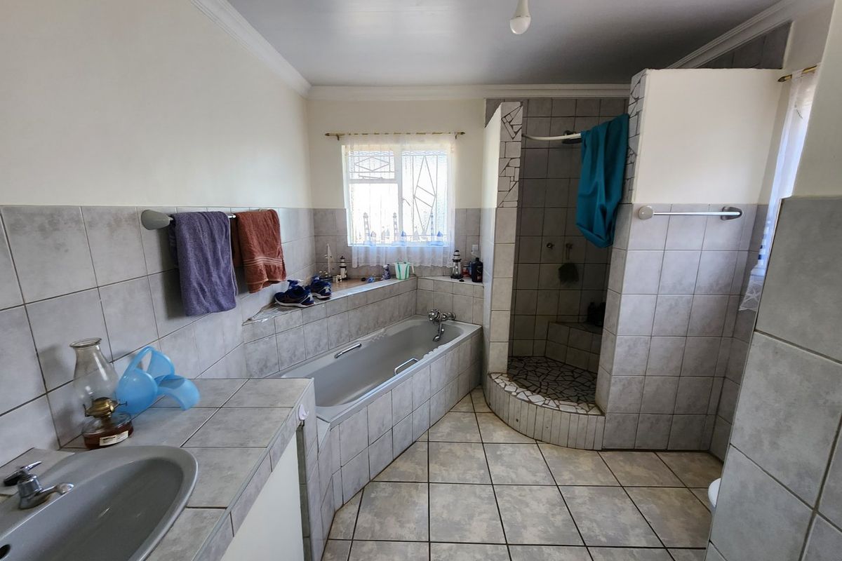 Big Recently Painted Family Home with Borehole - Photo 4